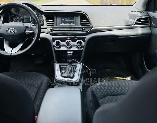 Hyundai Elantra 2019 Silver