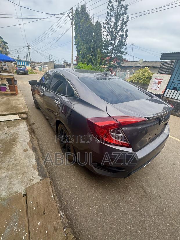 Honda Civic Touring Sedan 2018 Gray