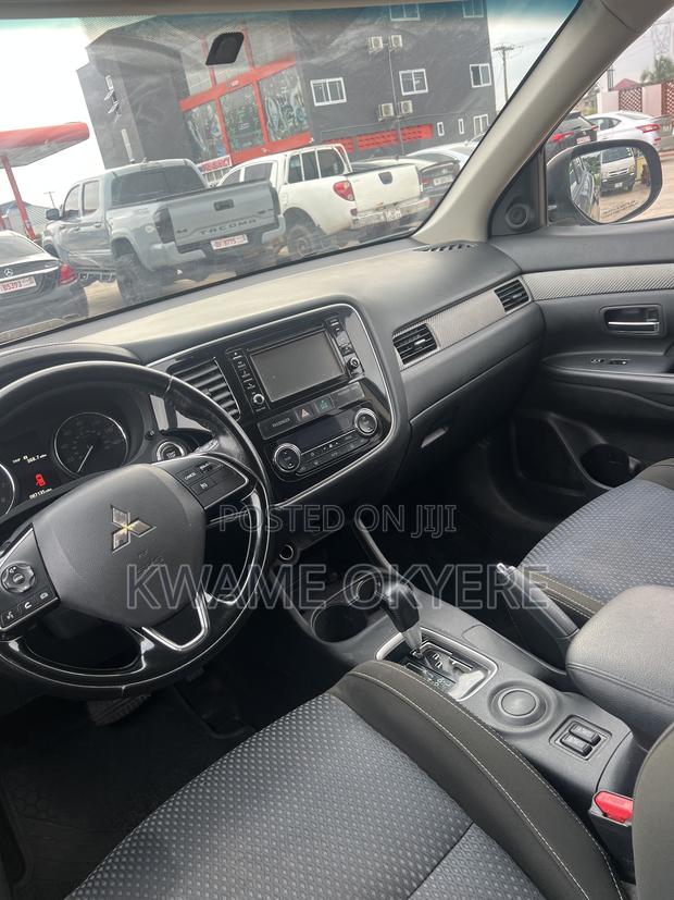 Mitsubishi Outlander SE FWD 2016 Gray