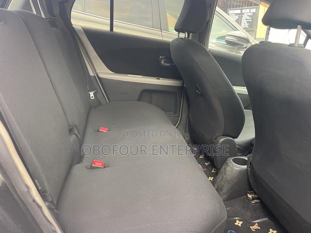 Toyota Vitz 1.3 FWD 5dr 2010 Black