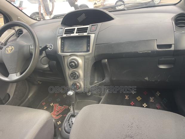 Toyota Vitz 1.3 FWD 5dr 2010 Black