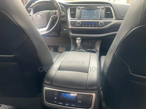 Toyota Highlander 2018 Silver