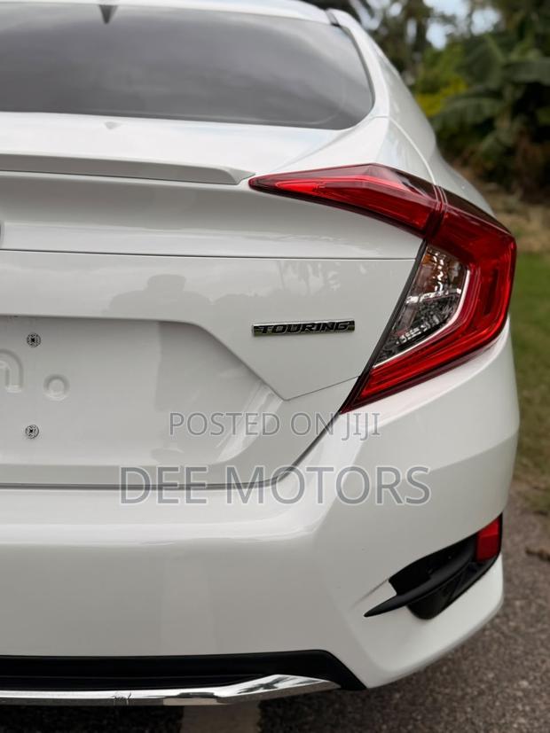 Honda Civic Touring Sedan 2019 White