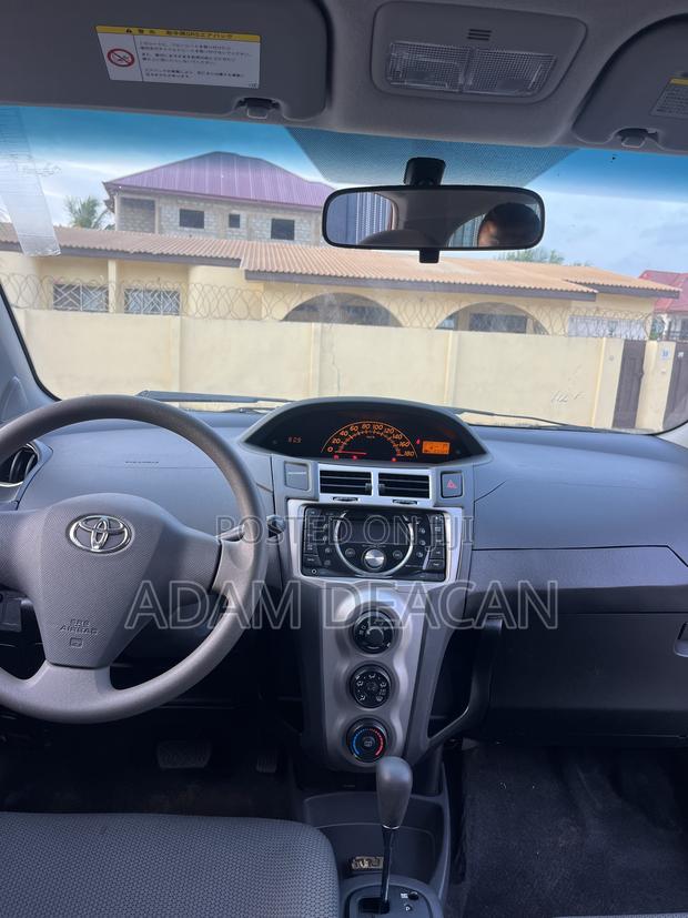 Toyota Vitz 2010