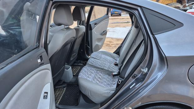 Hyundai Accent SE Sedan 2017 Silver