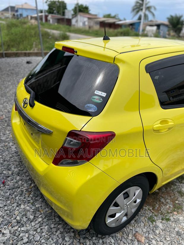 Toyota Vitz 2014 Yellow