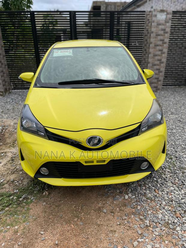 Toyota Vitz 2014 Yellow
