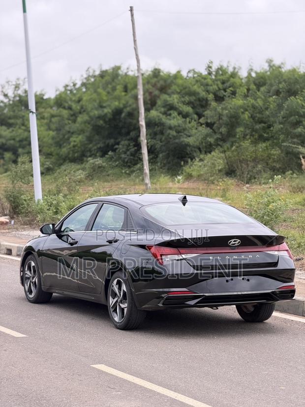 Hyundai Elantra 2022 Black