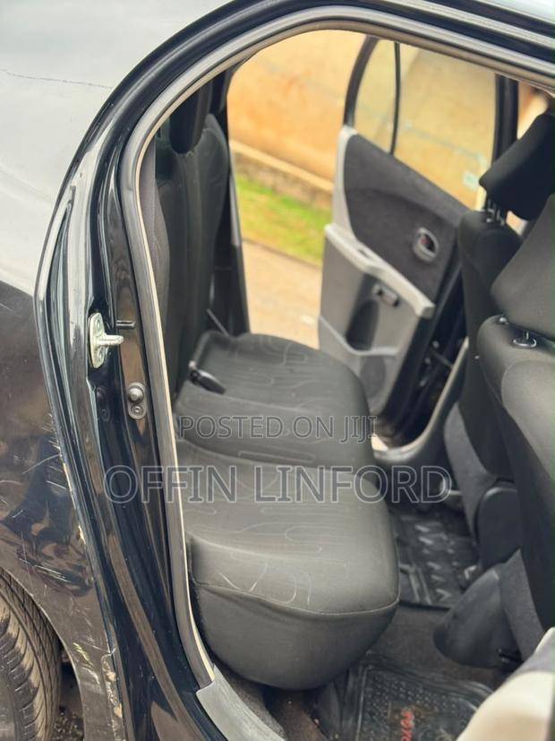Toyota Yaris L Hatchback 3dr 2013 Black