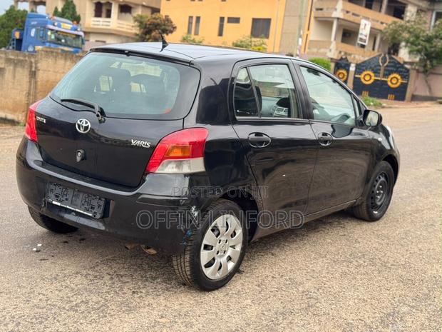 Toyota Yaris L Hatchback 3dr 2013 Black