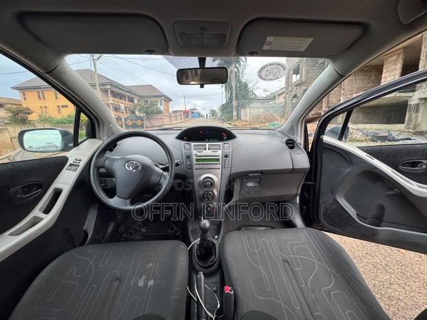 Toyota Yaris L Hatchback 3dr 2013 Black
