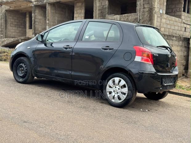 Toyota Yaris L Hatchback 3dr 2013 Black