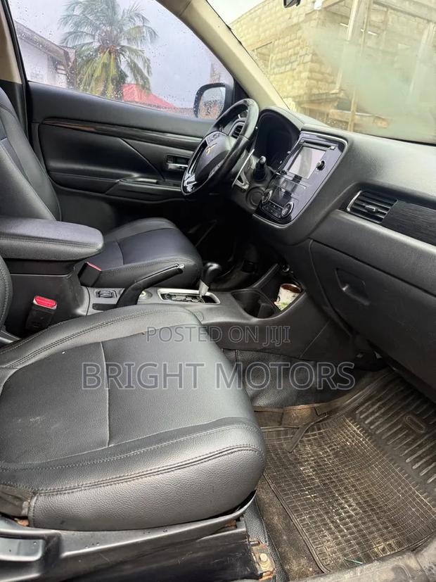Mitsubishi Outlander 2016 Blue