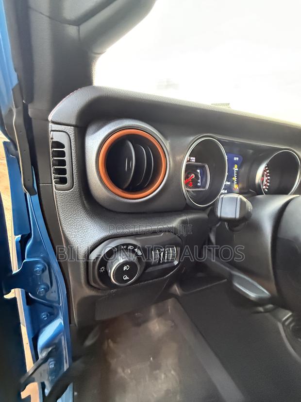 Jeep Gladiator Mojave 2022 Blue