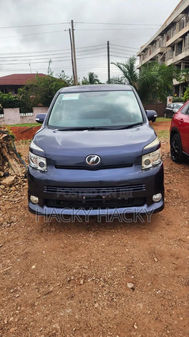 Toyota Voxy 2012 Blue