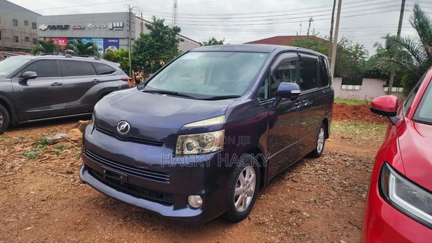 Toyota Voxy 2012 Blue