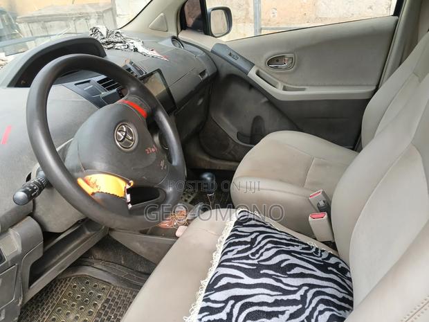 Toyota Vitz 2010 Blue