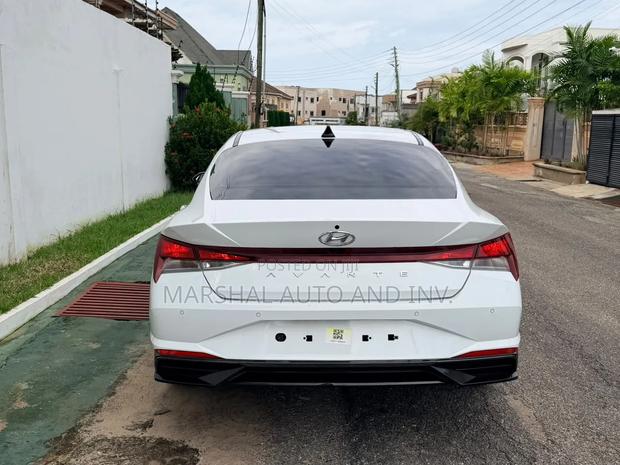 Hyundai Elantra 2023 White