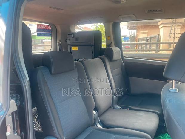 Toyota Voxy 2010 Black