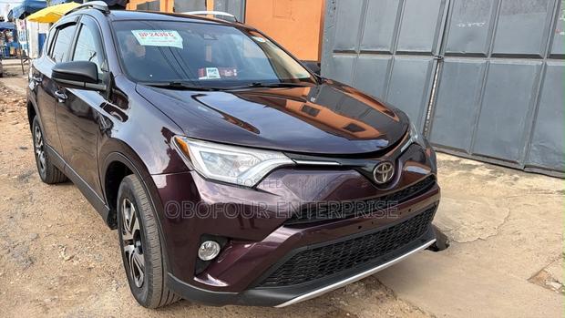 Toyota RAV4 LE 4dr SUV AWD (2.5L 4cyl 6A) 2018 Beige