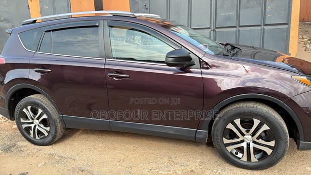 Toyota RAV4 LE 4dr SUV AWD (2.5L 4cyl 6A) 2018 Beige
