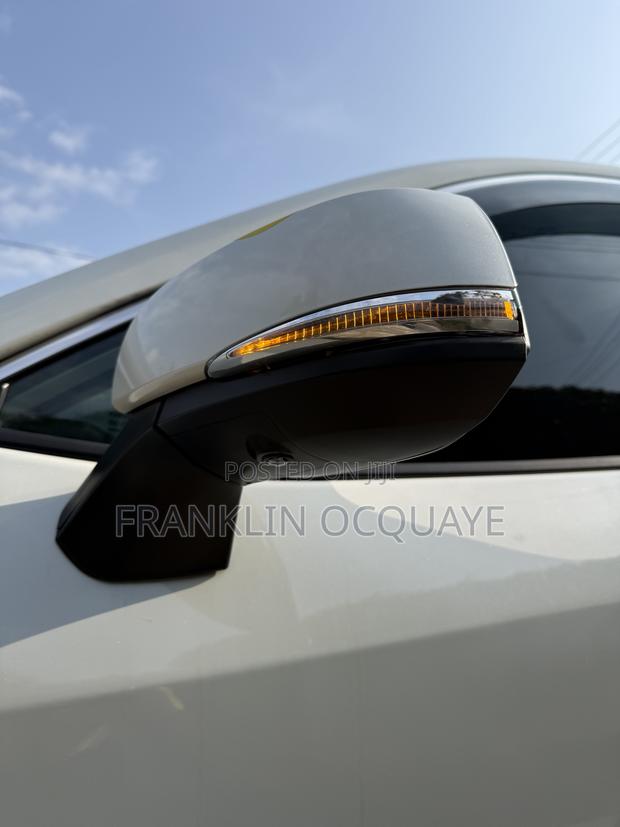 Toyota RAV4 2021 White