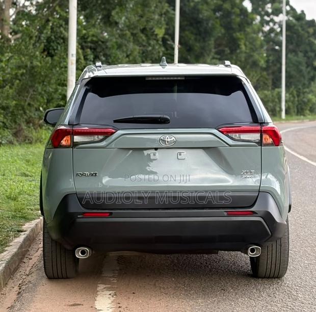Toyota RAV4 XLE Premium AWD 2023 Green