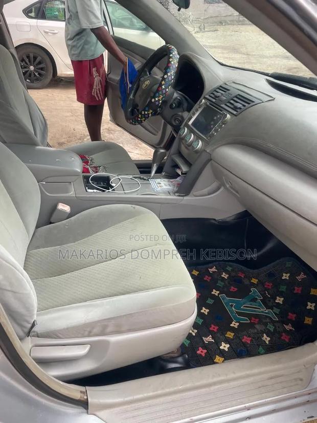 Toyota Camry 2010 Silver
