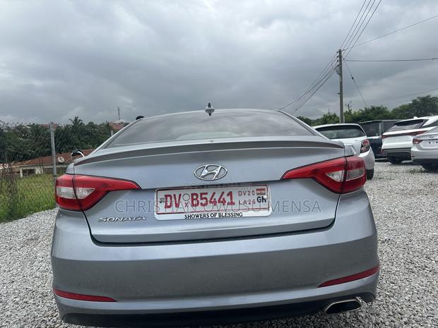 Hyundai Sonata Base Sedan FWD (2.4L 4cyl 6A) 2016 Silver