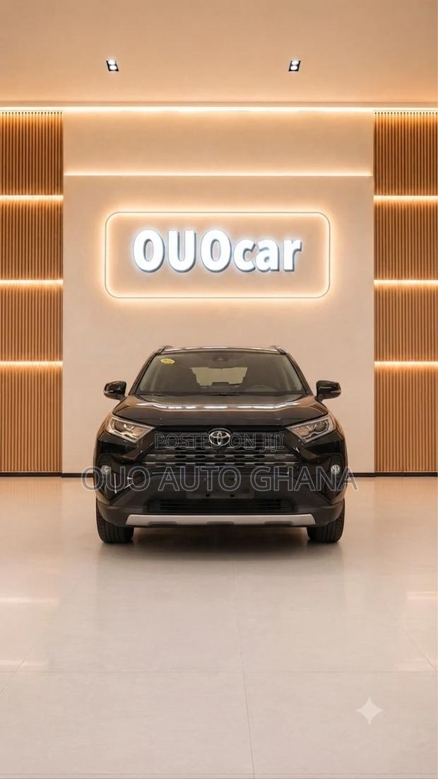 Toyota RAV4 LE 2021 Black