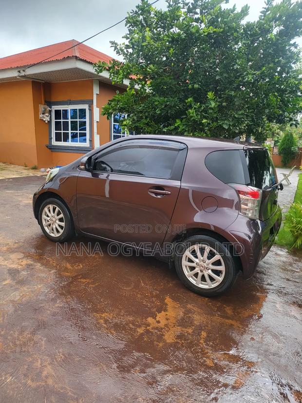 Toyota Vitz 1.0 FWD 3dr 2011 Brown