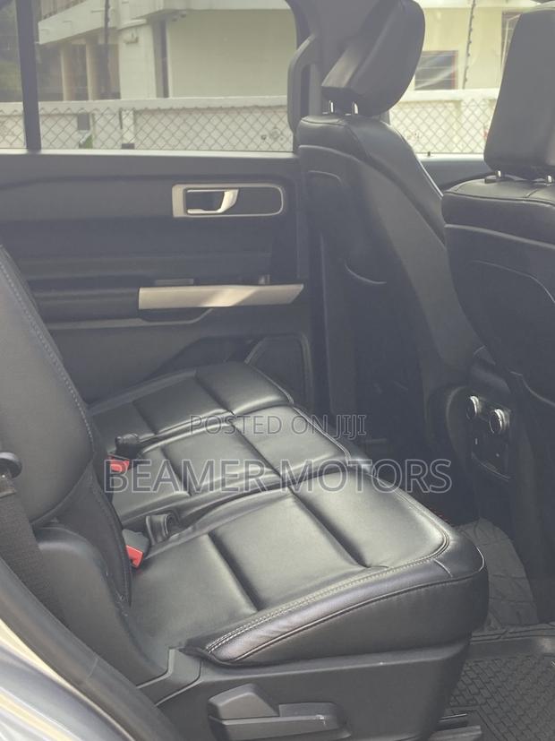 Ford Explorer XLT 2021 Silver