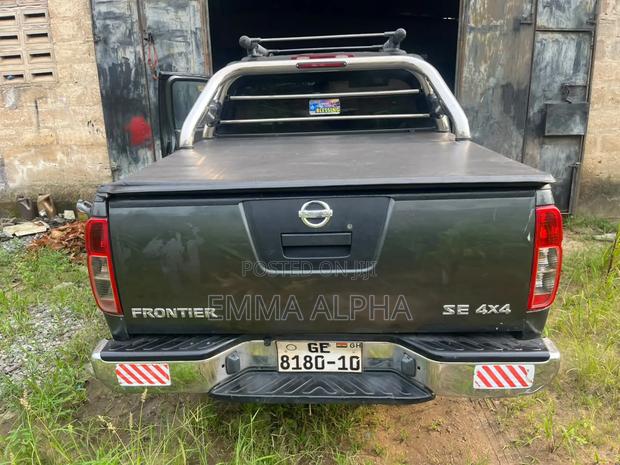 Nissan Frontier Automatic 2005 Gray