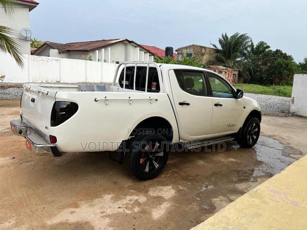 Mitsubishi L200 2015 White