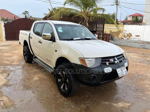 Mitsubishi L200 2015 White