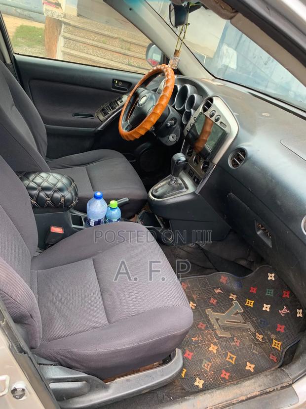 Toyota Matrix Hatchback FWD (1.8L 4cyl 5M) 2007 Silver