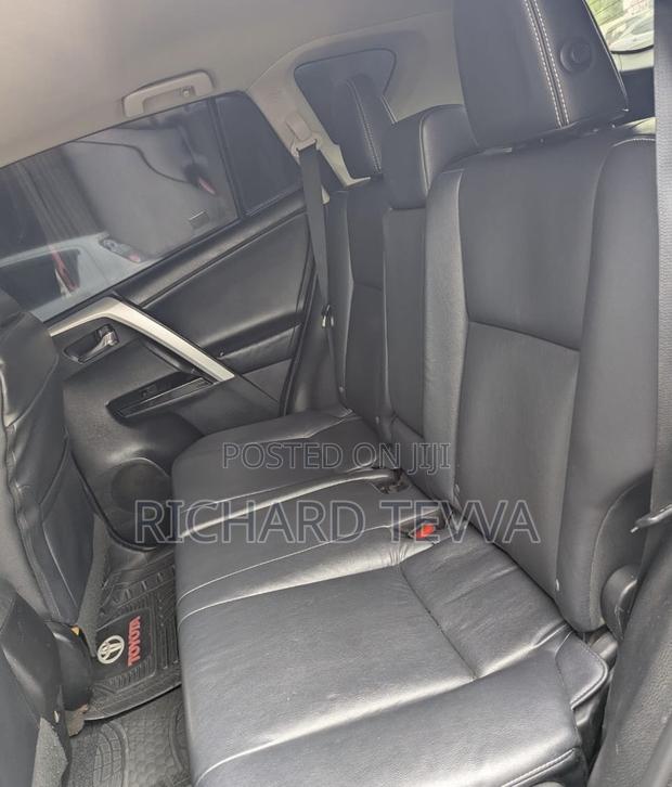 Toyota RAV4 Limited 4dr SUV (2.5L 4cyl 6A) 2015 Silver