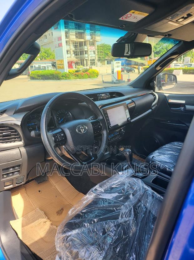 Toyota Hilux 2022 Blue