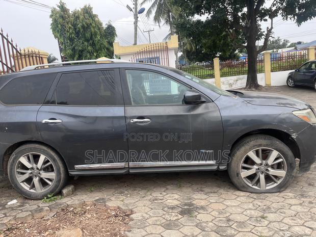 Nissan Pathfinder 2014 Gray