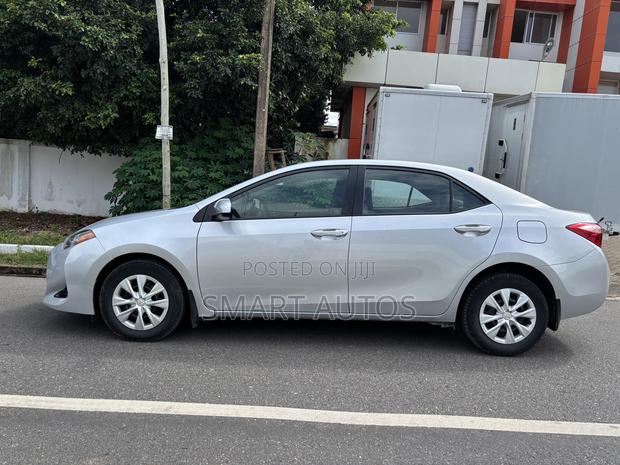 Toyota Corolla LE 4dr Sedan (1.8L 4cyl CVT) 2017 Silver