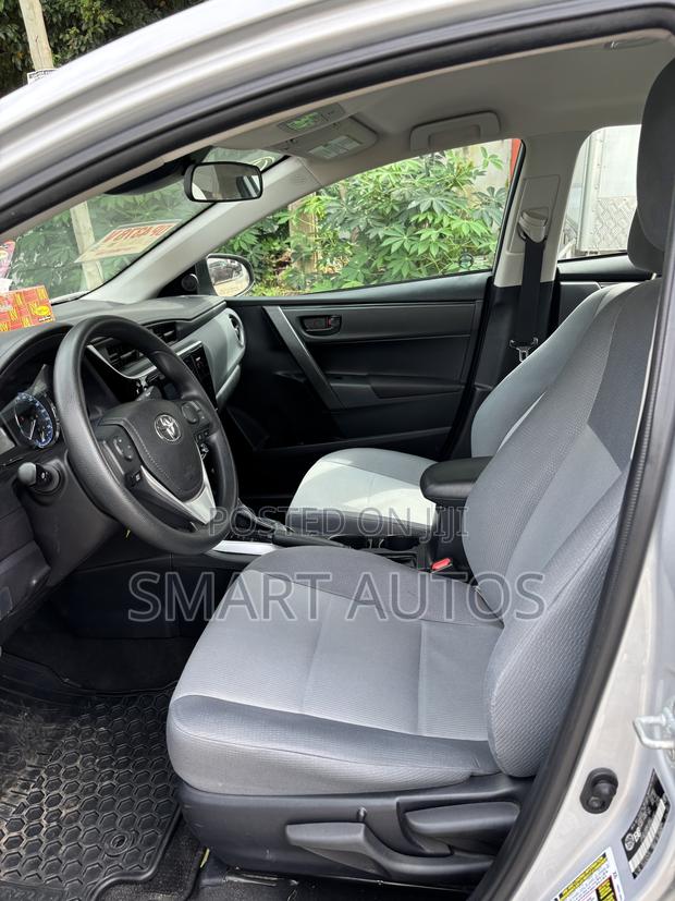 Toyota Corolla LE 4dr Sedan (1.8L 4cyl CVT) 2017 Silver