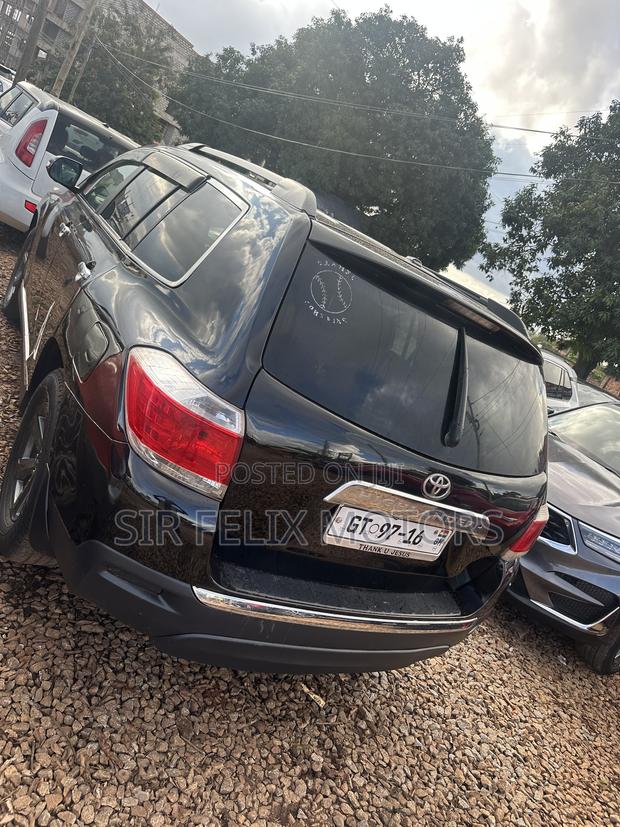 Toyota Highlander SE 2011 Black