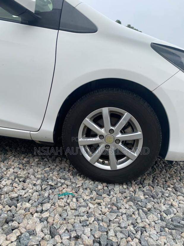 Toyota Vitz 2014 White