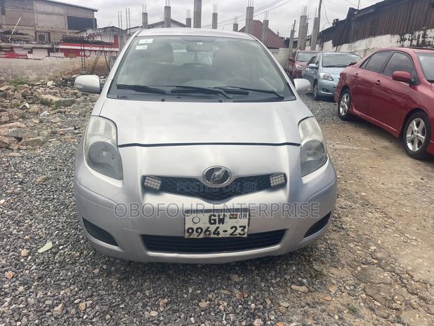 Toyota Vitz 1.5 FWD 5dr 2010 Silver