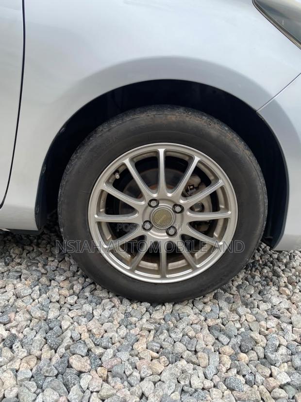 Toyota Vitz 2014 Silver