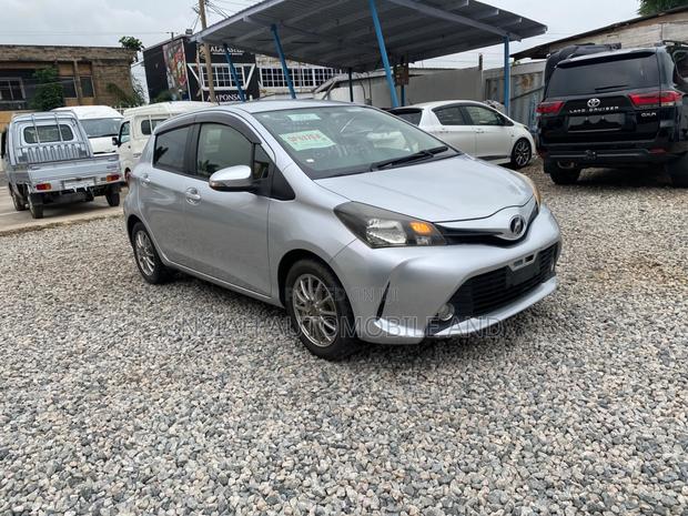 Toyota Vitz 2014 Silver