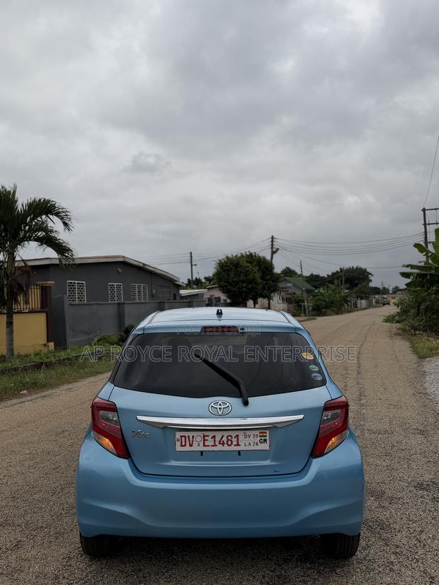 Toyota Vitz 1.5 FWD 5dr 2015 Blue