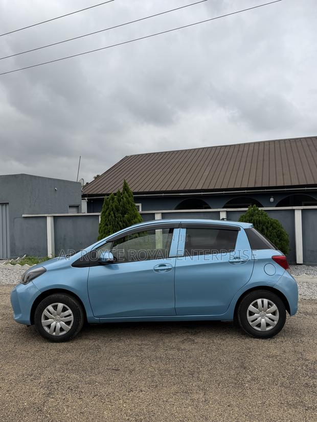 Toyota Vitz 1.5 FWD 5dr 2015 Blue