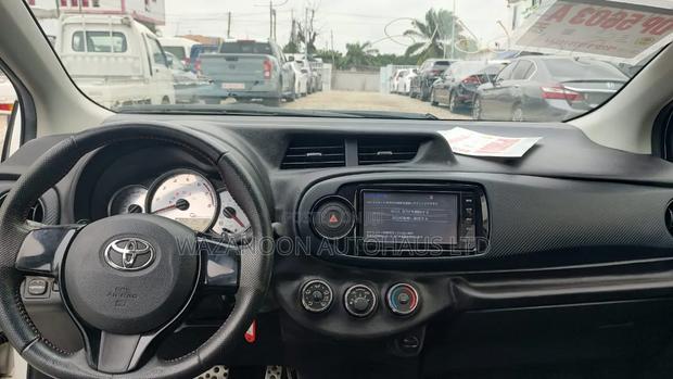Toyota Vitz 2013 Off white