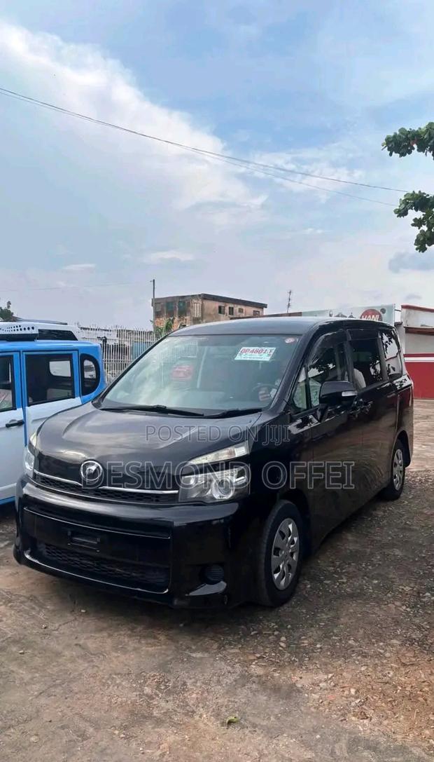Toyota Voxy 2010 Black